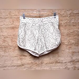 Generation Love Shorts Size M